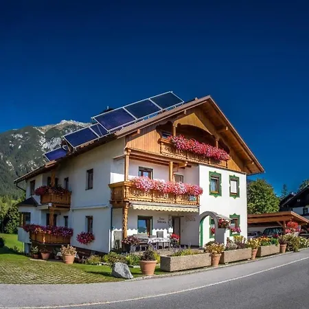 Schoene Mit Suedostbalkon Lägenhet *