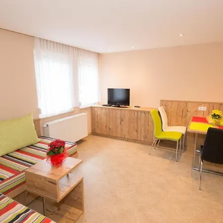 Schoene Mit Suedostbalkon Lägenhet