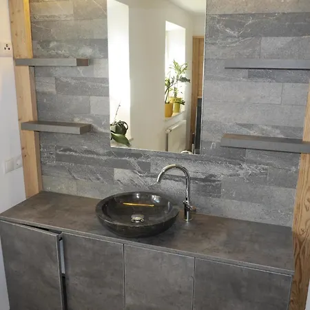 Schoene Mit Suedostbalkon